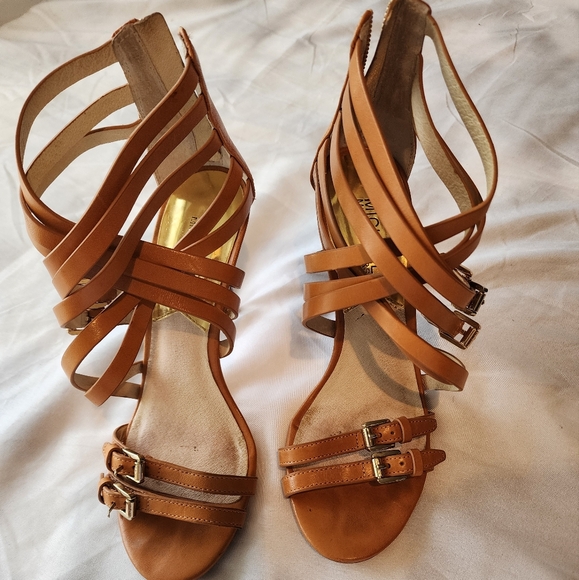 Michael kors heel shoes. Size 7m - Picture 1 of 4